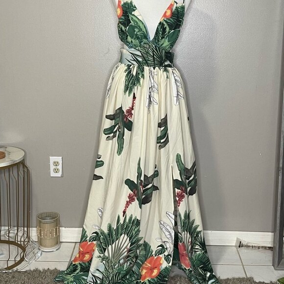 Floral Maxi Sundress with Plunge Neckline - Picture 3 of 7